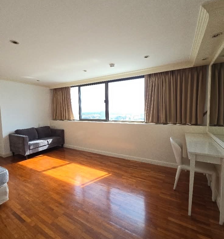 3-Bedroom 3-Bathroom 223 sqm Condo for Rent at President Park Sukhumvit 24, 65,000 THB/month, Near Phrom Phong BTS
