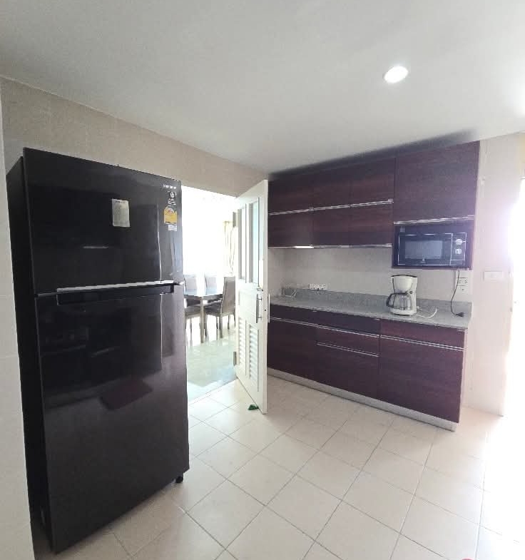 3-Bedroom 3-Bathroom 223 sqm Condo for Rent at President Park Sukhumvit 24, 65,000 THB/month, Near Phrom Phong BTS