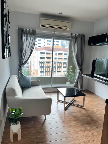 Fully furnished 1-bedroom, 1-bathroom condo at The Seed Musee, 43 sqm, for sale at 5,350,000 THB in Khlong Toei, Bangkok. Prime location near Sukhumvit and BTS.