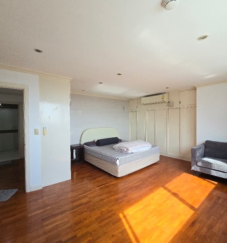 3-Bedroom 3-Bathroom 223 sqm Condo for Rent at President Park Sukhumvit 24, 65,000 THB/month, Near Phrom Phong BTS