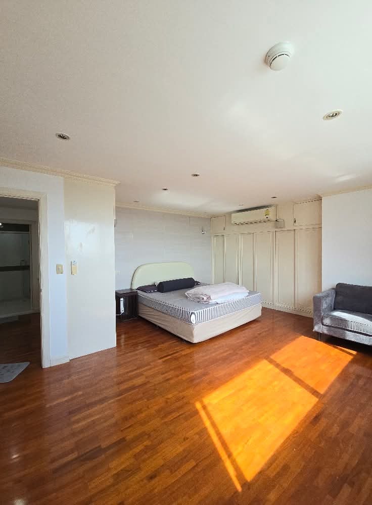 3-Bedroom 3-Bathroom 223 sqm Condo for Rent at President Park Sukhumvit 24, 65,000 THB/month, Near Phrom Phong BTS