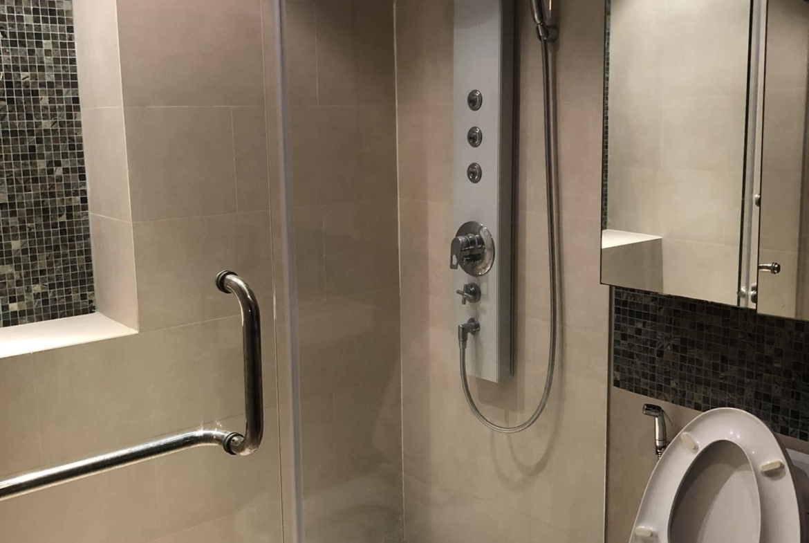 Spacious 3-bed, 2-bath condo, 142 sqm, newly renovated at Supreme Ville, Yen Akat. Peaceful living with premium amenities for 60K THB/month.