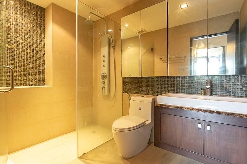 Spacious 3-bed, 2-bath condo, 142 sqm, newly renovated at Supreme Ville, Yen Akat. Peaceful living with premium amenities for 60K THB/month.