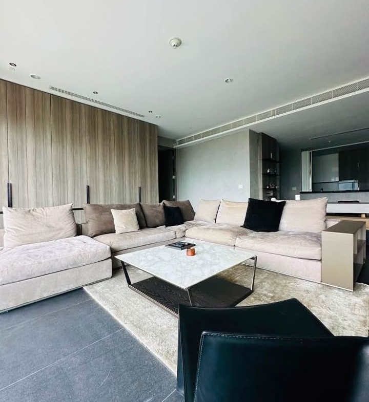 Luxury 2-Bedroom 2-Bathroom condo at 185 Rajadamri, 135 sqm, 155,000 THB/month. Prime location near BTS Rajadamri, shopping, and dining.