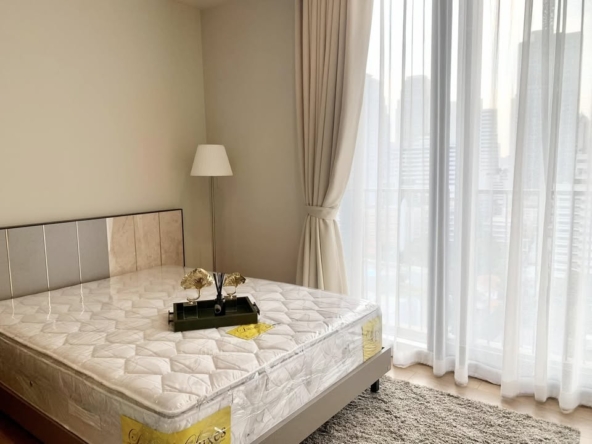 1-Bedroom 1-Bathroom luxury condo at Noble Around 33, Phrom Phong. 27.35 sqm, 23,000 THB/month. Close to BTS, shopping, and dining options.