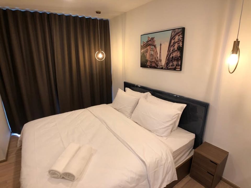 Rent a fully furnished 1-bedroom condo at Taka Haus, Ekkamai. 44 sqm, 5th floor, 21,800 THB/month. Modern amenities, close to BTS Ekkamai, Gateway Ekkamai