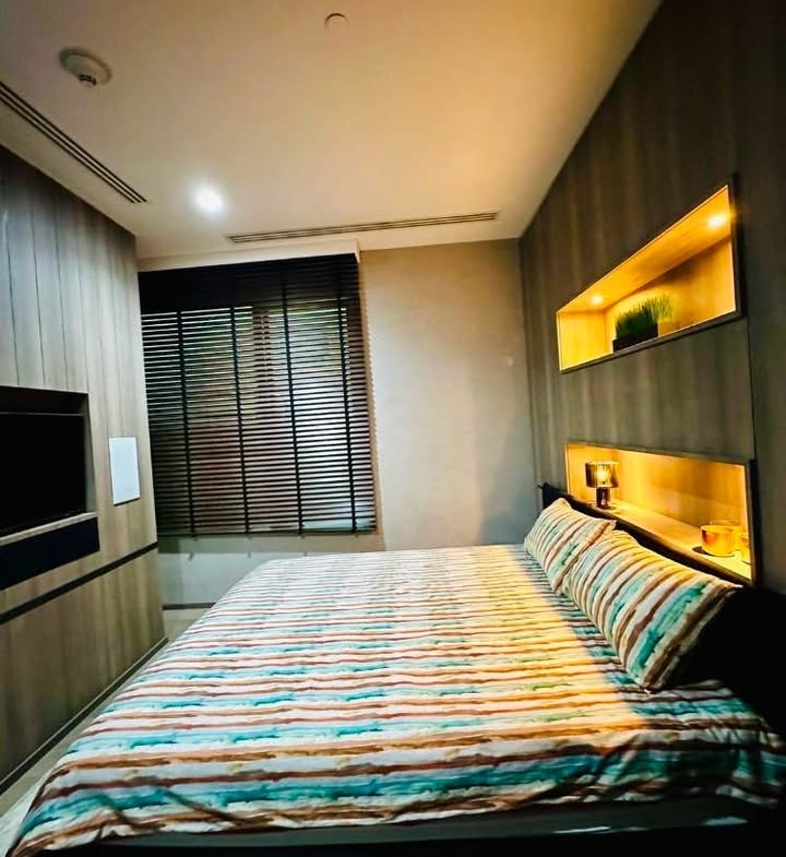 Luxury 2-Bedroom 2-Bathroom condo at 185 Rajadamri, 135 sqm, 155,000 THB/month. Prime location near BTS Rajadamri, shopping, and dining.