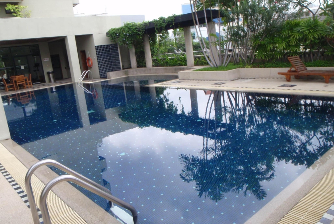 Spacious 3-bed, 2-bath condo, 142 sqm, newly renovated at Supreme Ville, Yen Akat. Peaceful living with premium amenities for 60K THB/month.