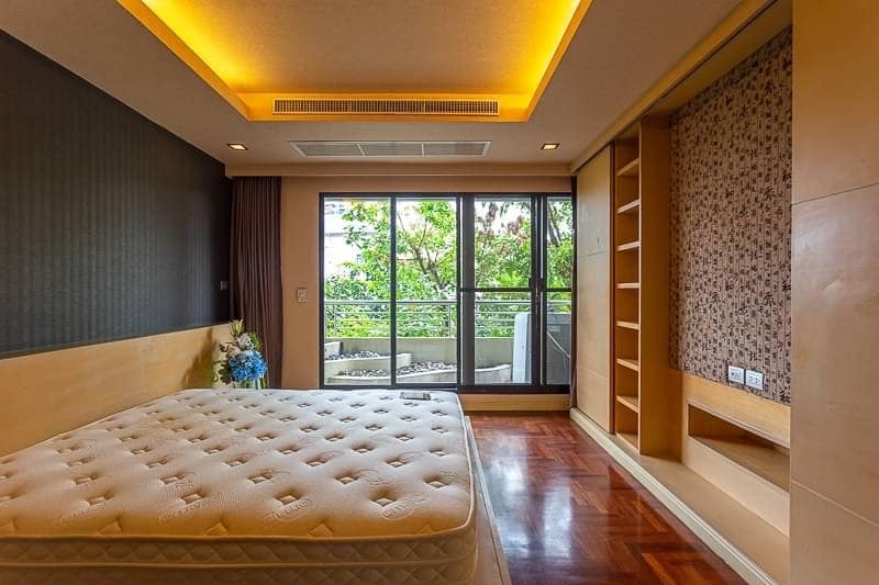 Spacious 3-bed, 2-bath condo, 142 sqm, newly renovated at Supreme Ville, Yen Akat. Peaceful living with premium amenities for 60K THB/month.