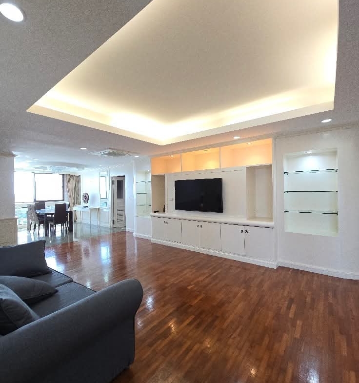 3-Bedroom 3-Bathroom 223 sqm Condo for Rent at President Park Sukhumvit 24, 65,000 THB/month, Near Phrom Phong BTS