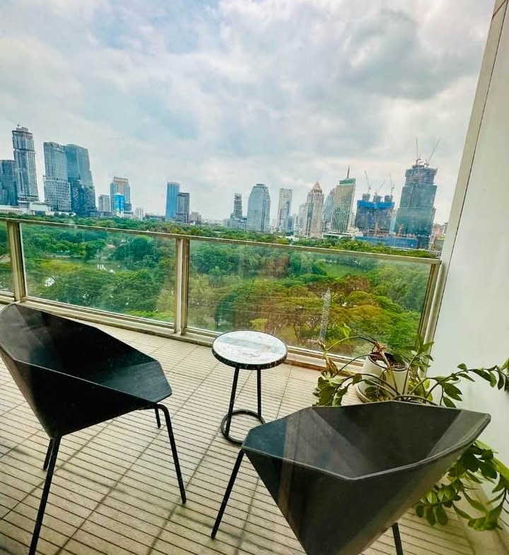 Luxury 2-Bedroom 2-Bathroom condo at 185 Rajadamri, 135 sqm, 155,000 THB/month. Prime location near BTS Rajadamri, shopping, and dining.