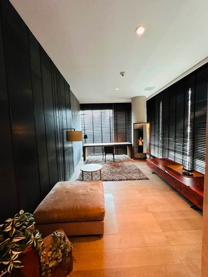 Luxury 2-Bedroom 2-Bathroom condo at 185 Rajadamri, 135 sqm, 155,000 THB/month. Prime location near BTS Rajadamri, shopping, and dining.