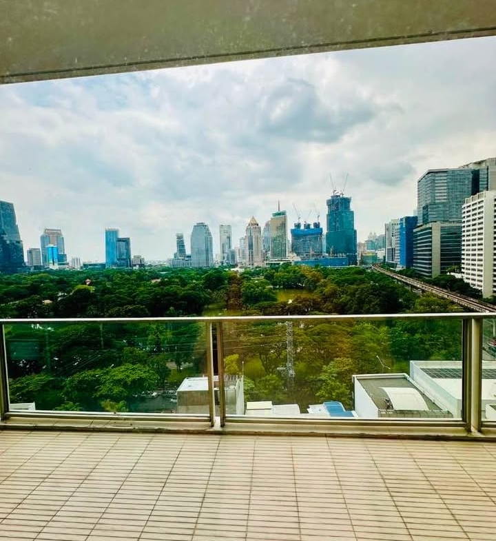 Luxury 2-Bedroom 2-Bathroom condo at 185 Rajadamri, 135 sqm, 155,000 THB/month. Prime location near BTS Rajadamri, shopping, and dining.