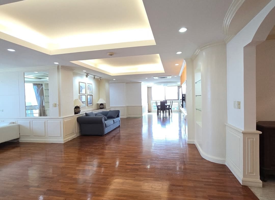 3-Bedroom 3-Bathroom 223 sqm Condo for Rent at President Park Sukhumvit 24, 65,000 THB/month, Near Phrom Phong BTS