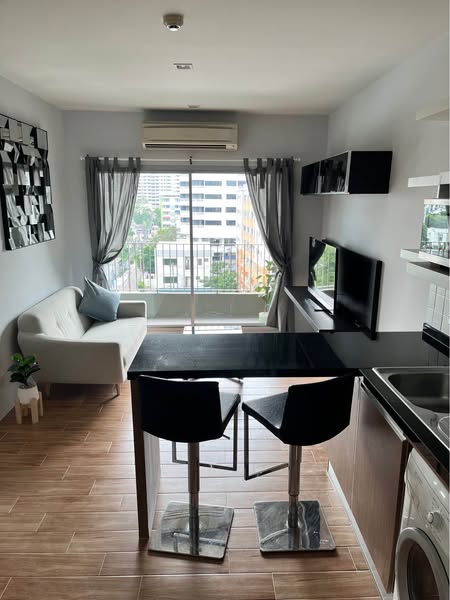 Fully furnished 1-bedroom, 1-bathroom condo at The Seed Musee, 43 sqm, for sale at 5,350,000 THB in Khlong Toei, Bangkok. Prime location near Sukhumvit and BTS.