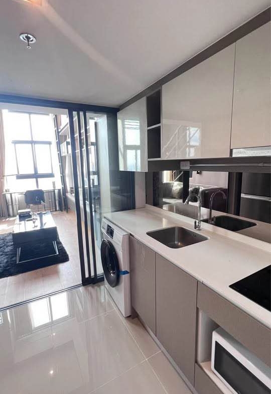 1-BR Condo at Ideo Rama 9 - Asoke, 35 sqm, high floor, near Phra Ram 9 MRT. Rent: 28,000 THB/month. Fully furnished with modern amenities.