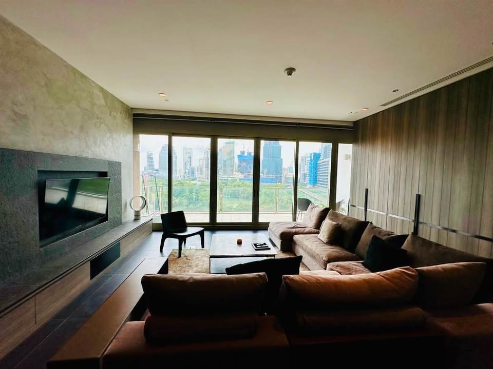 Luxury 2-Bedroom 2-Bathroom condo at 185 Rajadamri, 135 sqm, 155,000 THB/month. Prime location near BTS Rajadamri, shopping, and dining.