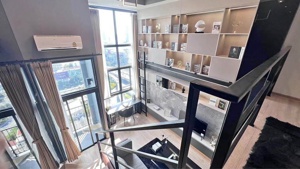 1-BR Condo at Ideo Rama 9 - Asoke, 35 sqm, high floor, near Phra Ram 9 MRT. Rent: 28,000 THB/month. Fully furnished with modern amenities.