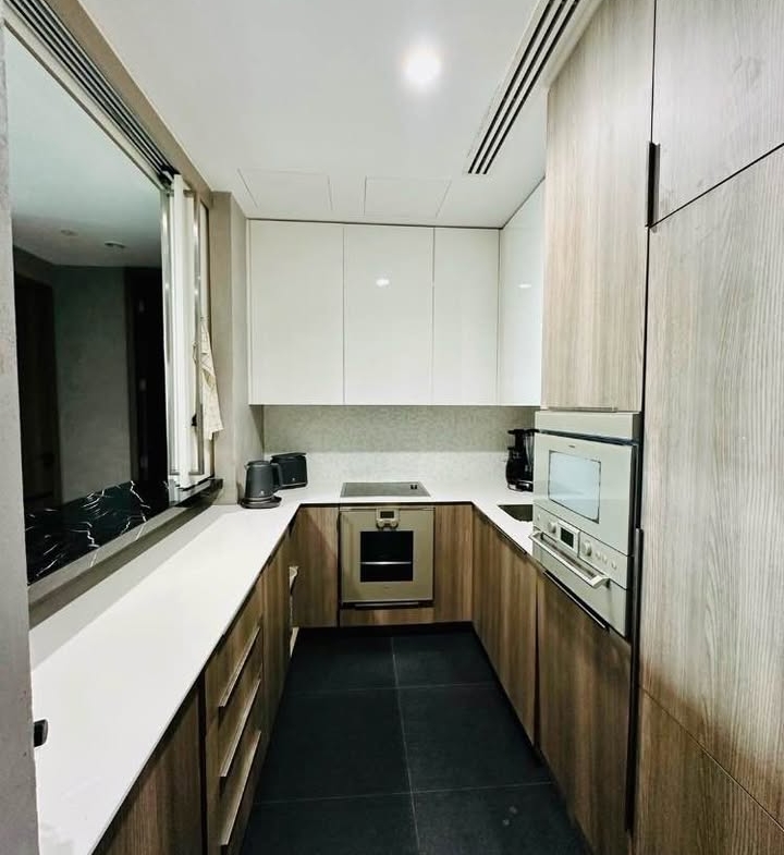 Luxury 2-Bedroom 2-Bathroom condo at 185 Rajadamri, 135 sqm, 155,000 THB/month. Prime location near BTS Rajadamri, shopping, and dining.