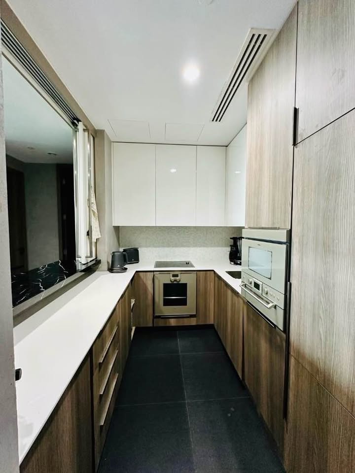 Luxury 2-Bedroom 2-Bathroom condo at 185 Rajadamri, 135 sqm, 155,000 THB/month. Prime location near BTS Rajadamri, shopping, and dining.