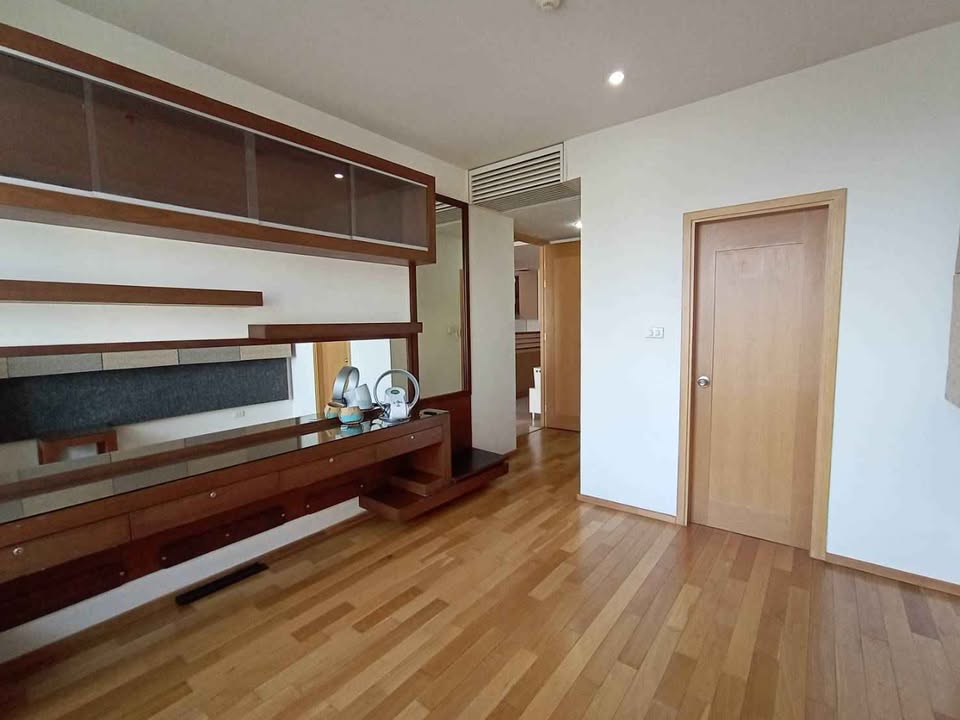 Spacious 2-Bedroom Condo for Rent at The Empire Place Sathorn. Fully furnished, 100 sqm, 7th floor. Prime location near BTS Chong Nonsi. Rent: 45,000 THB/month