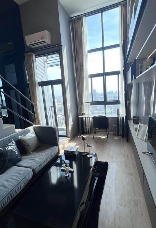 1-BR Condo at Ideo Rama 9 - Asoke, 35 sqm, high floor, near Phra Ram 9 MRT. Rent: 28,000 THB/month. Fully furnished with modern amenities.