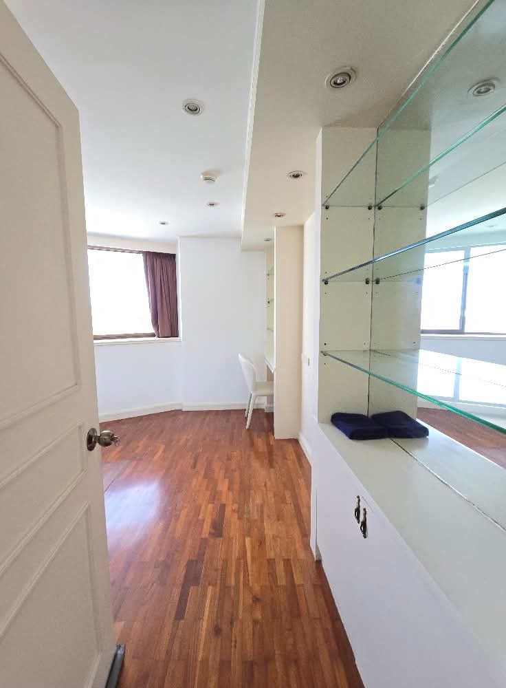 3-Bedroom 3-Bathroom 223 sqm Condo for Rent at President Park Sukhumvit 24, 65,000 THB/month, Near Phrom Phong BTS