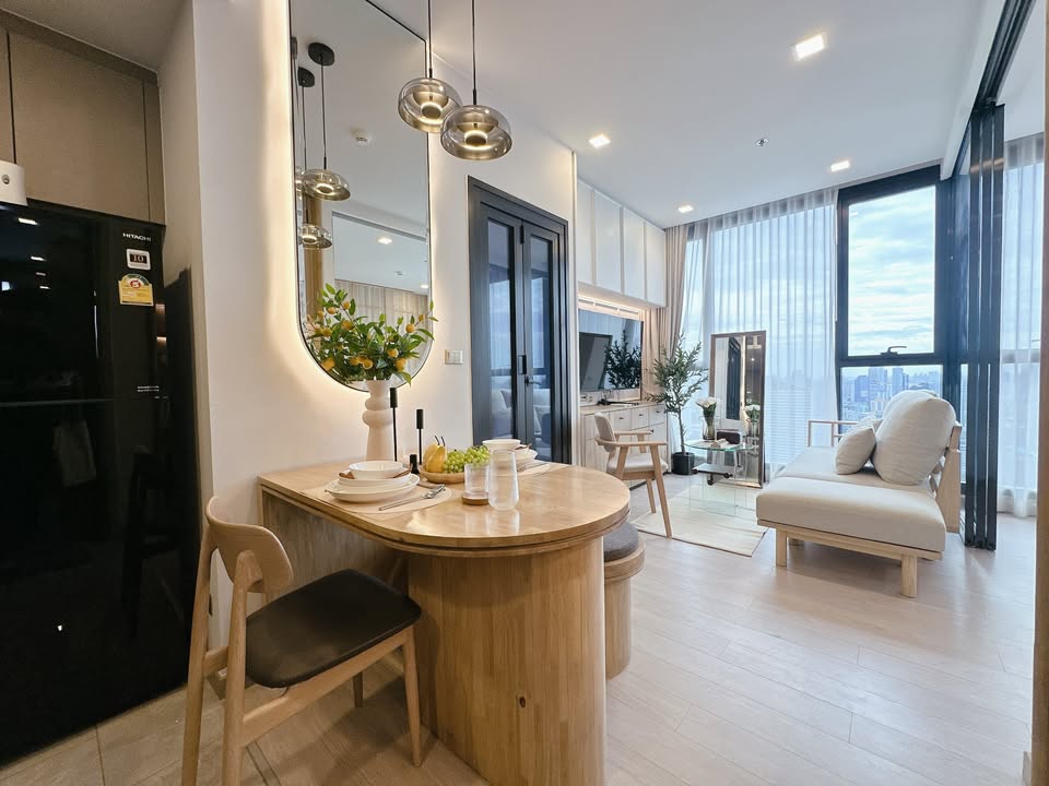 Stylish 1-bedroom condo for rent at One9Five Asoke. Fully furnished, 36 sqm, near MRT Rama 9 and Central Rama 9. Luxurious living at 36,000 THB/month!