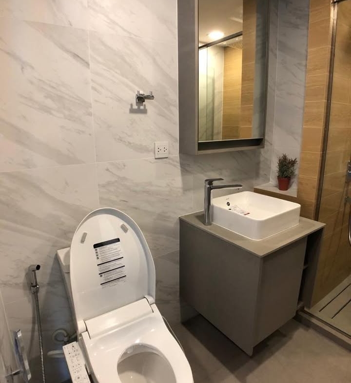 Rent a fully furnished 1-bedroom condo at Taka Haus, Ekkamai. 44 sqm, 5th floor, 21,800 THB/month. Modern amenities, close to BTS Ekkamai, Gateway Ekkamai