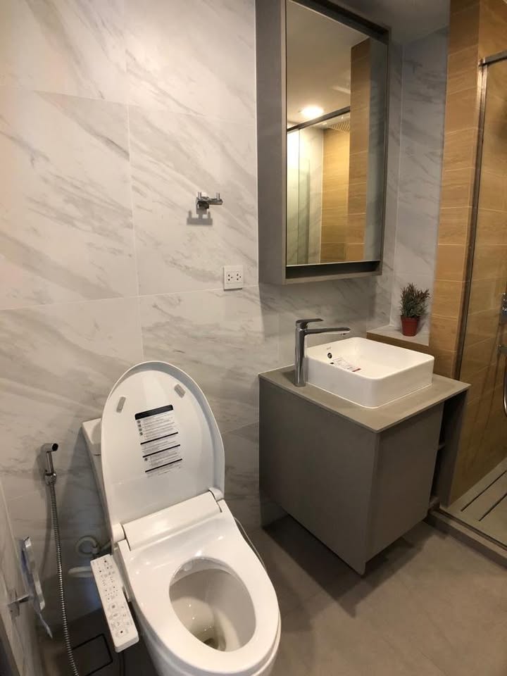 Rent a fully furnished 1-bedroom condo at Taka Haus, Ekkamai. 44 sqm, 5th floor, 21,800 THB/month. Modern amenities, close to BTS Ekkamai, Gateway Ekkamai
