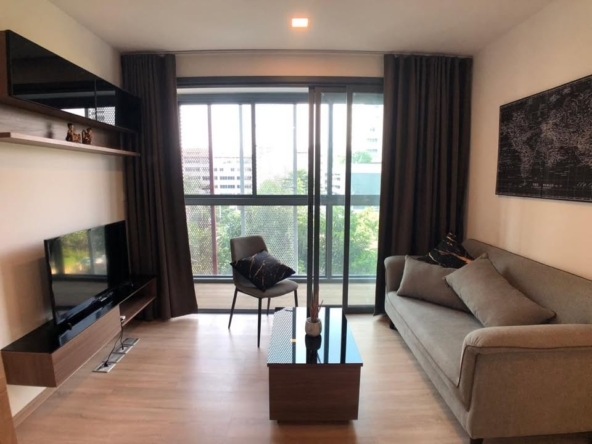 Rent a fully furnished 1-bedroom condo at Taka Haus, Ekkamai. 44 sqm, 5th floor, 21,800 THB/month. Modern amenities, close to BTS Ekkamai, Gateway Ekkamai