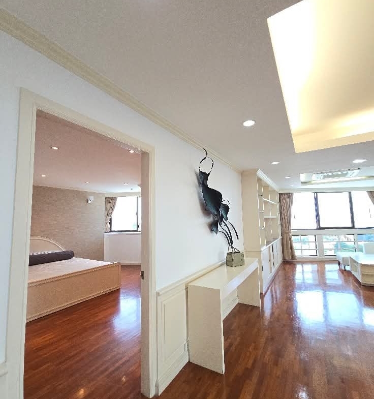 3-Bedroom 3-Bathroom 223 sqm Condo for Rent at President Park Sukhumvit 24, 65,000 THB/month, Near Phrom Phong BTS
