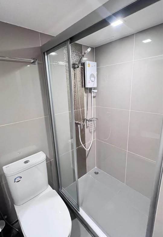 1-BR Condo at Ideo Rama 9 - Asoke, 35 sqm, high floor, near Phra Ram 9 MRT. Rent: 28,000 THB/month. Fully furnished with modern amenities.