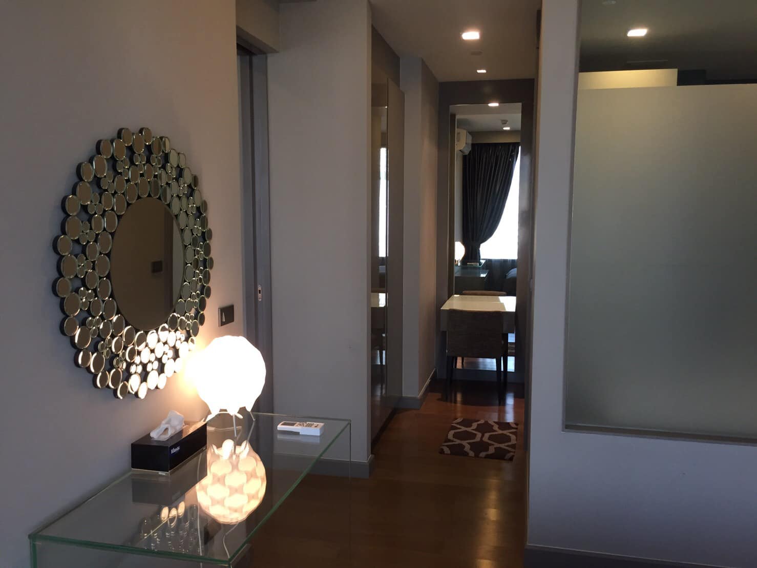 Fully furnished 1-bed, 1-bath condo at M Silom, 47 sqm, for rent 35,000–38,000 THB/month. Prime location near BTS Chong Nonsi. Rooftop pool, gym, and more.