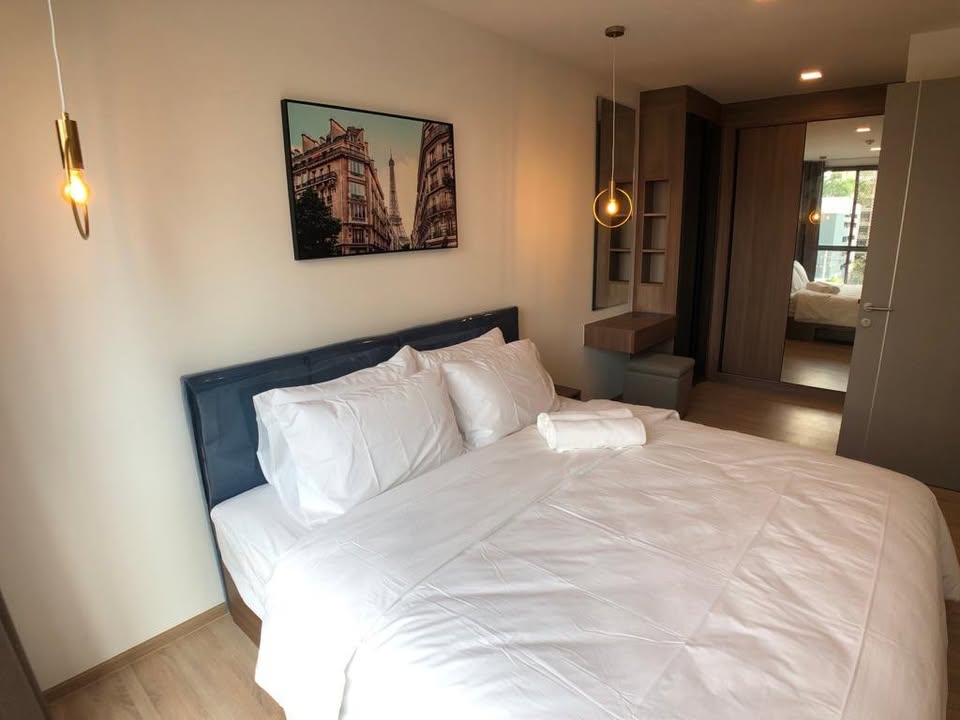 Rent a fully furnished 1-bedroom condo at Taka Haus, Ekkamai. 44 sqm, 5th floor, 21,800 THB/month. Modern amenities, close to BTS Ekkamai, Gateway Ekkamai
