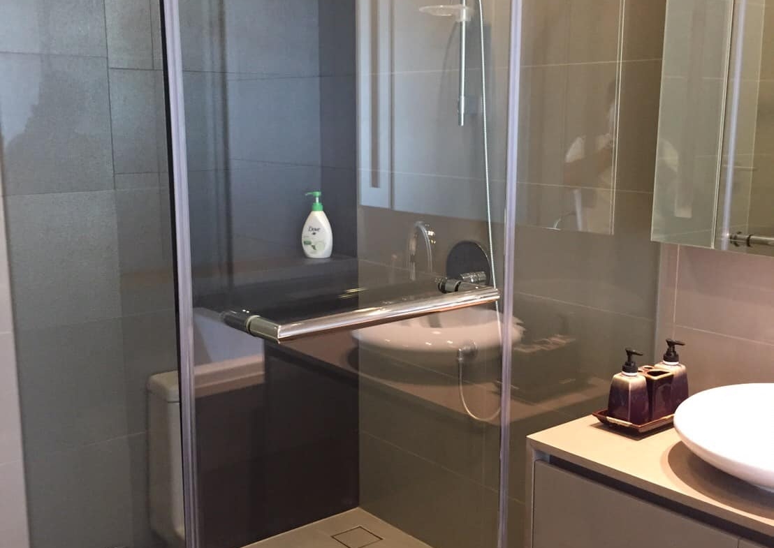 Fully furnished 1-bed, 1-bath condo at M Silom, 47 sqm, for rent 35,000–38,000 THB/month. Prime location near BTS Chong Nonsi. Rooftop pool, gym, and more.