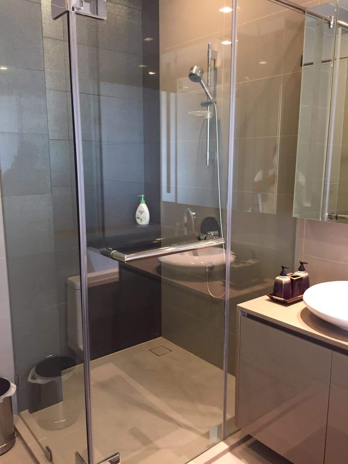 Fully furnished 1-bed, 1-bath condo at M Silom, 47 sqm, for rent 35,000–38,000 THB/month. Prime location near BTS Chong Nonsi. Rooftop pool, gym, and more.