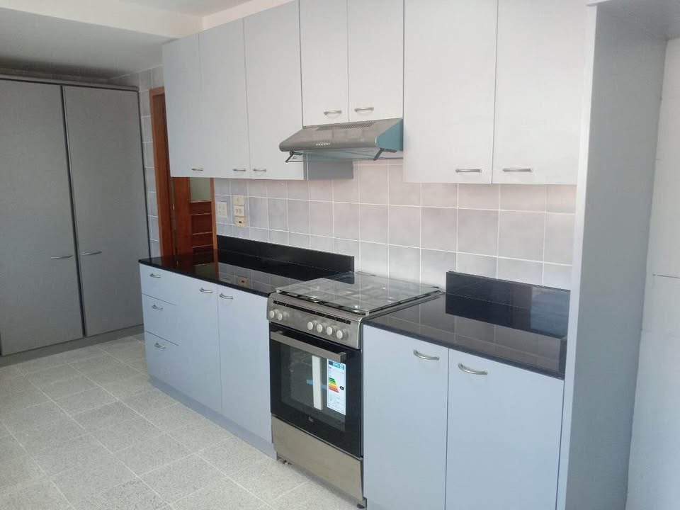 Spacious 3-bedroom condo @ President Park Sukhumvit 24, 261 sqm, 34th floor, fully furnished with maid quarters. Rent for 80,000 THB/month. Near BTS Phrom Phong
