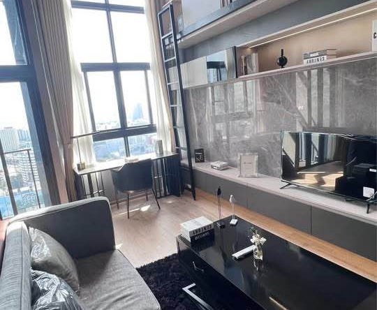 1-BR Condo at Ideo Rama 9 - Asoke, 35 sqm, high floor, near Phra Ram 9 MRT. Rent: 28,000 THB/month. Fully furnished with modern amenities.