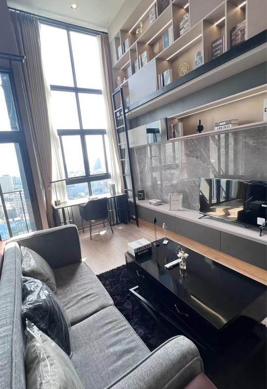 1-BR Condo at Ideo Rama 9 - Asoke, 35 sqm, high floor, near Phra Ram 9 MRT. Rent: 28,000 THB/month. Fully furnished with modern amenities.
