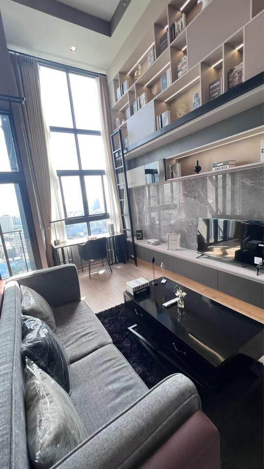 1-BR Condo at Ideo Rama 9 - Asoke, 35 sqm, high floor, near Phra Ram 9 MRT. Rent: 28,000 THB/month. Fully furnished with modern amenities.