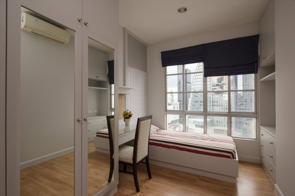 3-BR Condo at CitiSmart Sukhumvit 18, 120 sqm, Penthouse floor, near BTS Asok & MRT Sukhumvit. Rent: 75,000 THB/month. Fully furnished with modern amenities.