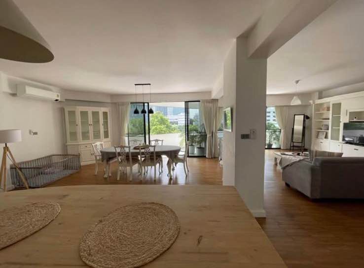 Spacious 3-bed, 2-bath, 287 sqm condo in Sukhumvit. Rent for 80,000 THB/month. Pet-friendly, near BTS Thonglor, Villa Market & TOPS Thonglor. Quiet, green views.