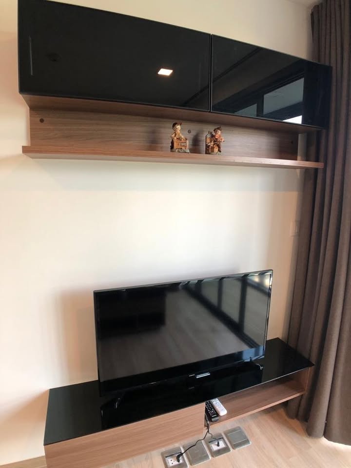 Rent a fully furnished 1-bedroom condo at Taka Haus, Ekkamai. 44 sqm, 5th floor, 21,800 THB/month. Modern amenities, close to BTS Ekkamai, Gateway Ekkamai