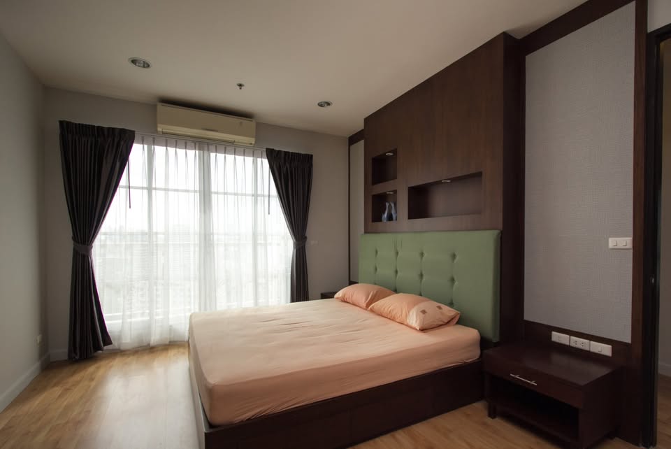 3-BR Condo at CitiSmart Sukhumvit 18, 120 sqm, Penthouse floor, near BTS Asok & MRT Sukhumvit. Rent: 75,000 THB/month. Fully furnished with modern amenities.