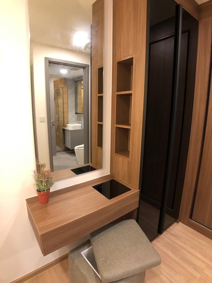 Rent a fully furnished 1-bedroom condo at Taka Haus, Ekkamai. 44 sqm, 5th floor, 21,800 THB/month. Modern amenities, close to BTS Ekkamai, Gateway Ekkamai