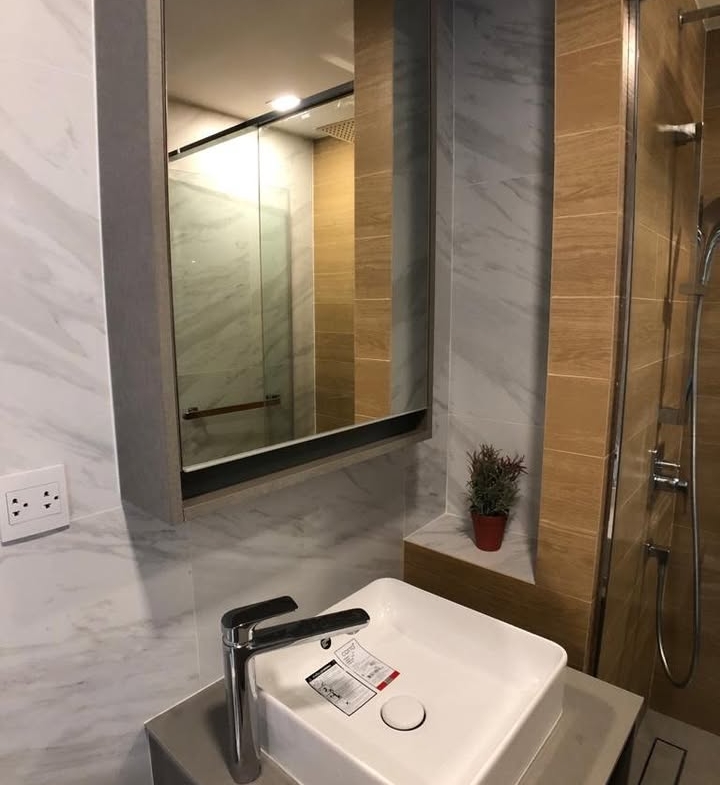 Rent a fully furnished 1-bedroom condo at Taka Haus, Ekkamai. 44 sqm, 5th floor, 21,800 THB/month. Modern amenities, close to BTS Ekkamai, Gateway Ekkamai