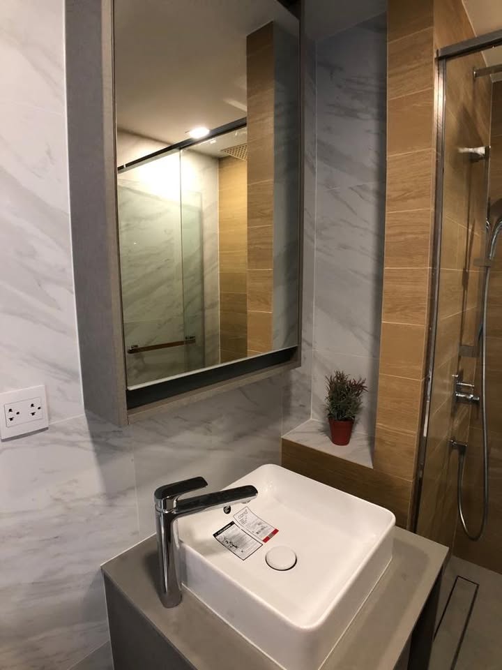 Rent a fully furnished 1-bedroom condo at Taka Haus, Ekkamai. 44 sqm, 5th floor, 21,800 THB/month. Modern amenities, close to BTS Ekkamai, Gateway Ekkamai