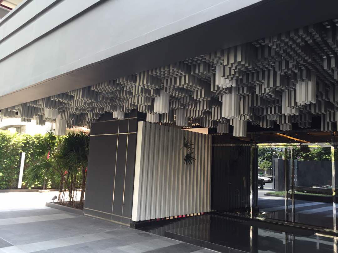 Fully furnished 1-bed, 1-bath condo at M Silom, 47 sqm, for rent 35,000–38,000 THB/month. Prime location near BTS Chong Nonsi. Rooftop pool, gym, and more.