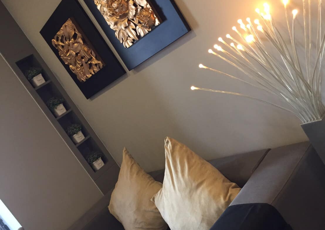 Fully furnished 1-bed, 1-bath condo at M Silom, 47 sqm, for rent 35,000–38,000 THB/month. Prime location near BTS Chong Nonsi. Rooftop pool, gym, and more.